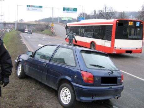 Zderzenie autobusy z samochodem osobowym
