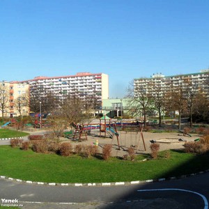Plac zabaw przy klubie Piastuś