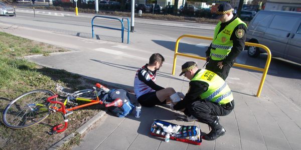 Bliskie spotkanie kierowców i rowerzystów
