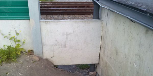 Dzieci biegały po torowisku!