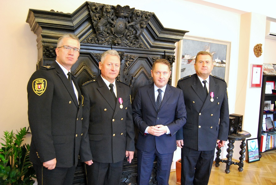 Uroczystość odznaczenia Złotym medalem za długoletnią służbę