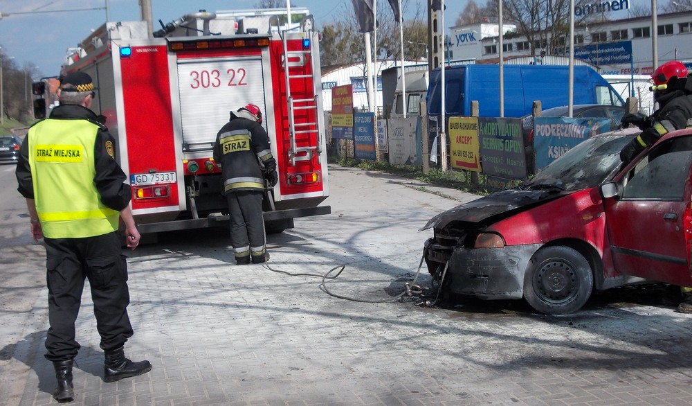 Auto w ogniu