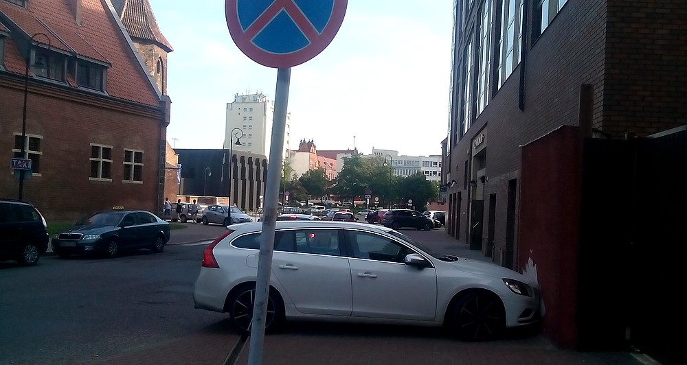Strażnicy apelują: Parkuj z głową!