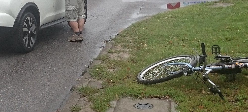 Kolizja z zieloną strzałką w tle