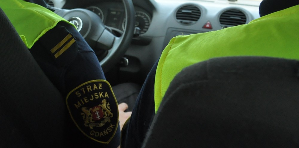 Zagubiony, zziębnięty, bezradny – pomogli mu strażnicy