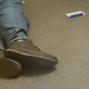 Pomoc dla leżącego na klatce