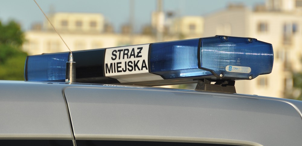 Upadł na przystanku, zajęły się nim strażniczki