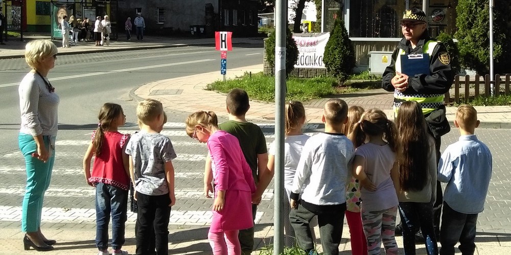 Bezpieczna droga do szkoły: Najmłodsi pod opieką strażników