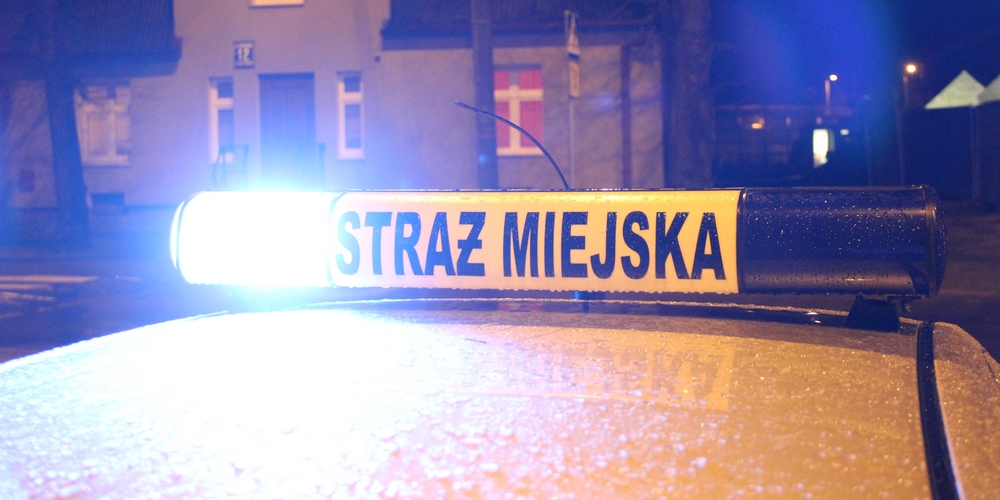 Strażnicy pomogli, gdy zabrakło im paliwa