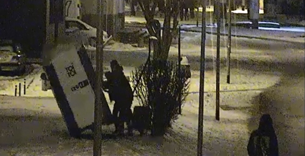 Nocny atak na przenośną toaletę