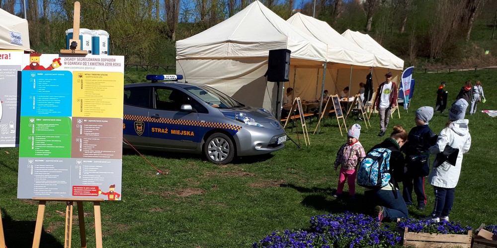Strażnicy na wielkim sprzątaniu Gdańska-Południe