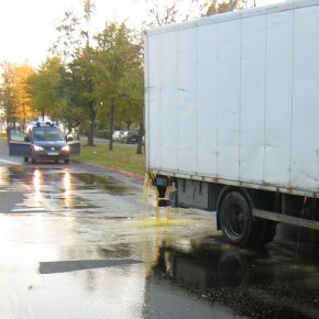 Wyciek ropy na ul. Głębokiej