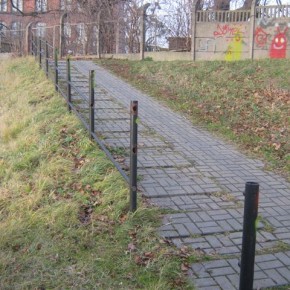 Wycięte barierki przy ul. Reduty Wyskok