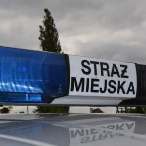 Mężczyzna z rozciętą głową