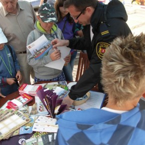 Strażnicy w namiocie Dziennika Bałtyckiego