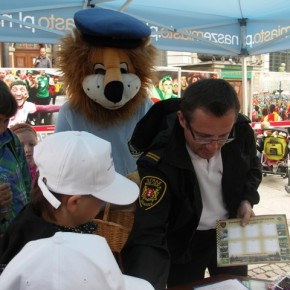 Strażnicy w namiocie Dziennika Bałtyckiego