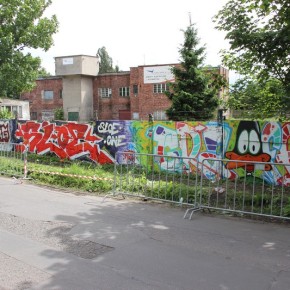 Mur przy ulicy Wyzwolenia w nowej szacie
