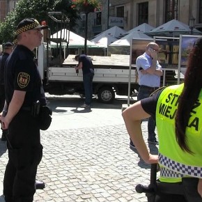 Likwidacja nielegalnego ogródka na Długim Targu w Gdańsku
