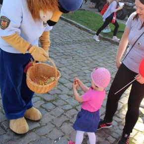 Sprawdźmy, czy cukierek smakuje równie dobrze, jak wygląda...!