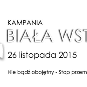 Białe wstążki na czarnych mundurach