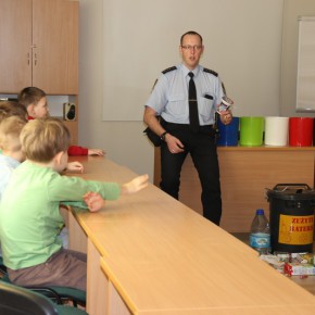Uczniowie klasy II a SP nr 79 w Gdańsku na zajęciach "Ekologiczna klasa"