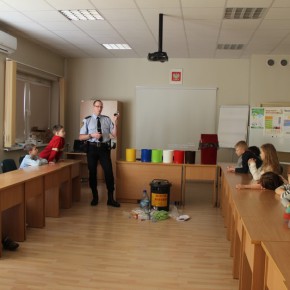 Uczniowie klasy II a SP nr 79 w Gdańsku na zajęciach "Ekologiczna klasa"