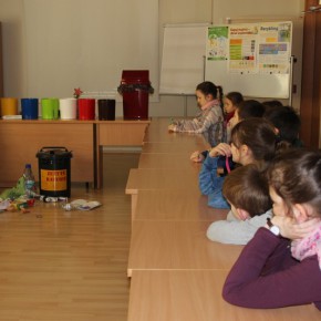 Uczniowie klasy III c SP nr 8 w Gdańsku na zajęciach "Ekologiczna klasa"
