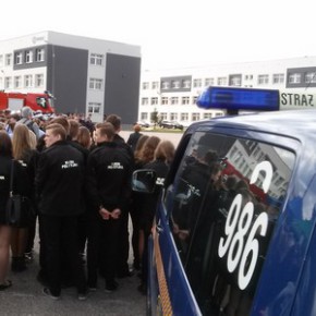 Strażnicy na Dniu Otwartym Klas Policyjnych