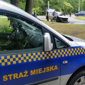 Auto spłonęło na skrzyżowaniu