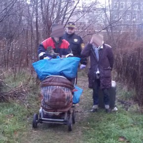 Kawałek brezentu jedynym schronieniem