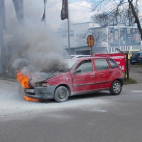 Auto w ogniu