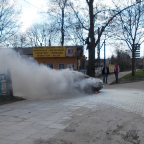 Auto w ogniu