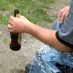 W miejscach objętych zakazem alkoholu nie pijemy