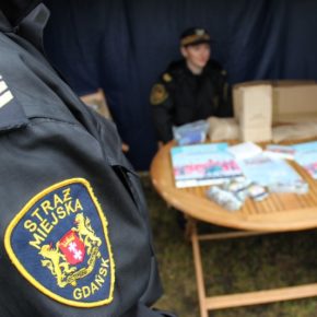 Punkt informacyjny w namiocie Straży Miejskiej