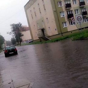 Pracowita noc w strugach deszczu