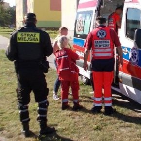 Bolesny upadek i skuteczna pomoc strażników