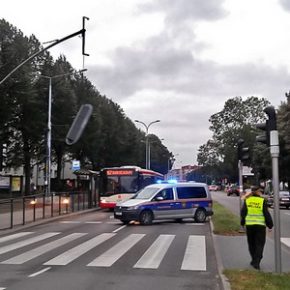 Zagrożenie nad głowami przechodniów