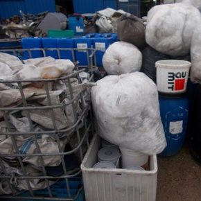 Sterta elektrośmieci i groźne chemikalia pod gołym niebem