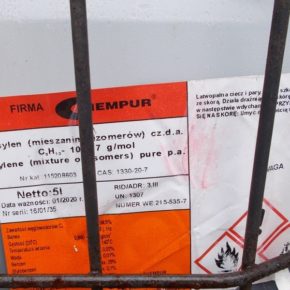 Sterta elektrośmieci i groźne chemikalia pod gołym niebem