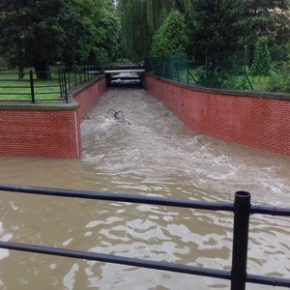 Intensywne opady, służby w gotowości