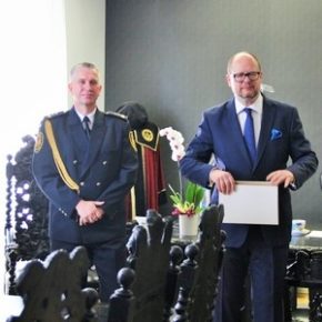 Prezydent nagrodził pracowników straży