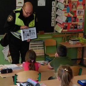 Bezpieczna droga do szkoły: Najmłodsi pod opieką strażników