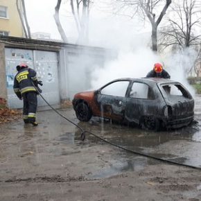 Opel w płomieniach