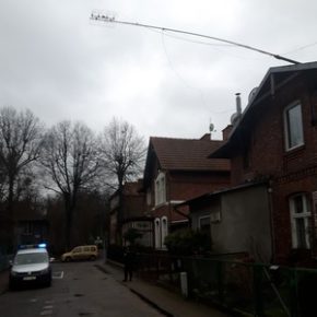 Maszt zagrażał przechodniom