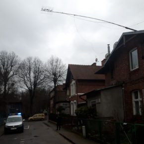 Maszt zagrażał bezpieczeństwu przechodniów - Gdańsk Wrzeszcz, 24.12.2017 r.