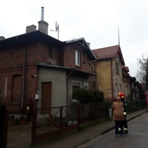 Maszt, który zagrażał bezpieczeństwu przechodniów, został zdemontowany - Gdańsk Wrzeszcz, 24.12.2017 r.