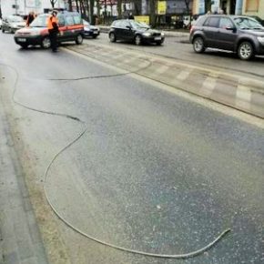 Zerwana trakcja na Hallera