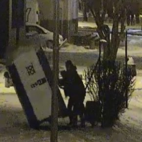 Nocny atak na przenośną toaletę