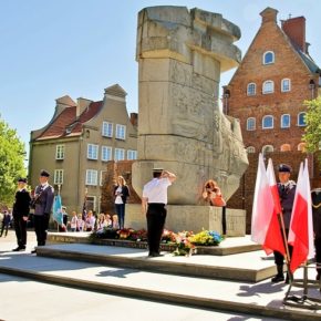 Obchody 73. rocznicy zakończenia II wojny światowej - Pomnik "Tym, co za Polskość Gdańska" w Gdańsku, 8 maja 2018 r.