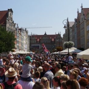 Jarmark pod okiem strażników
